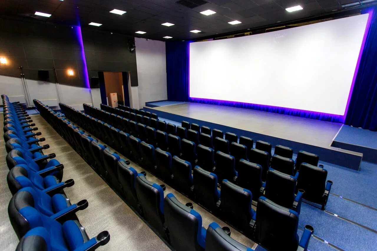 Зал кинотеатра люмен калининград. Люмен балахна афиша. Балахна портал для жителей. Люмен балахна афиша. Люмен арзамас афиша.