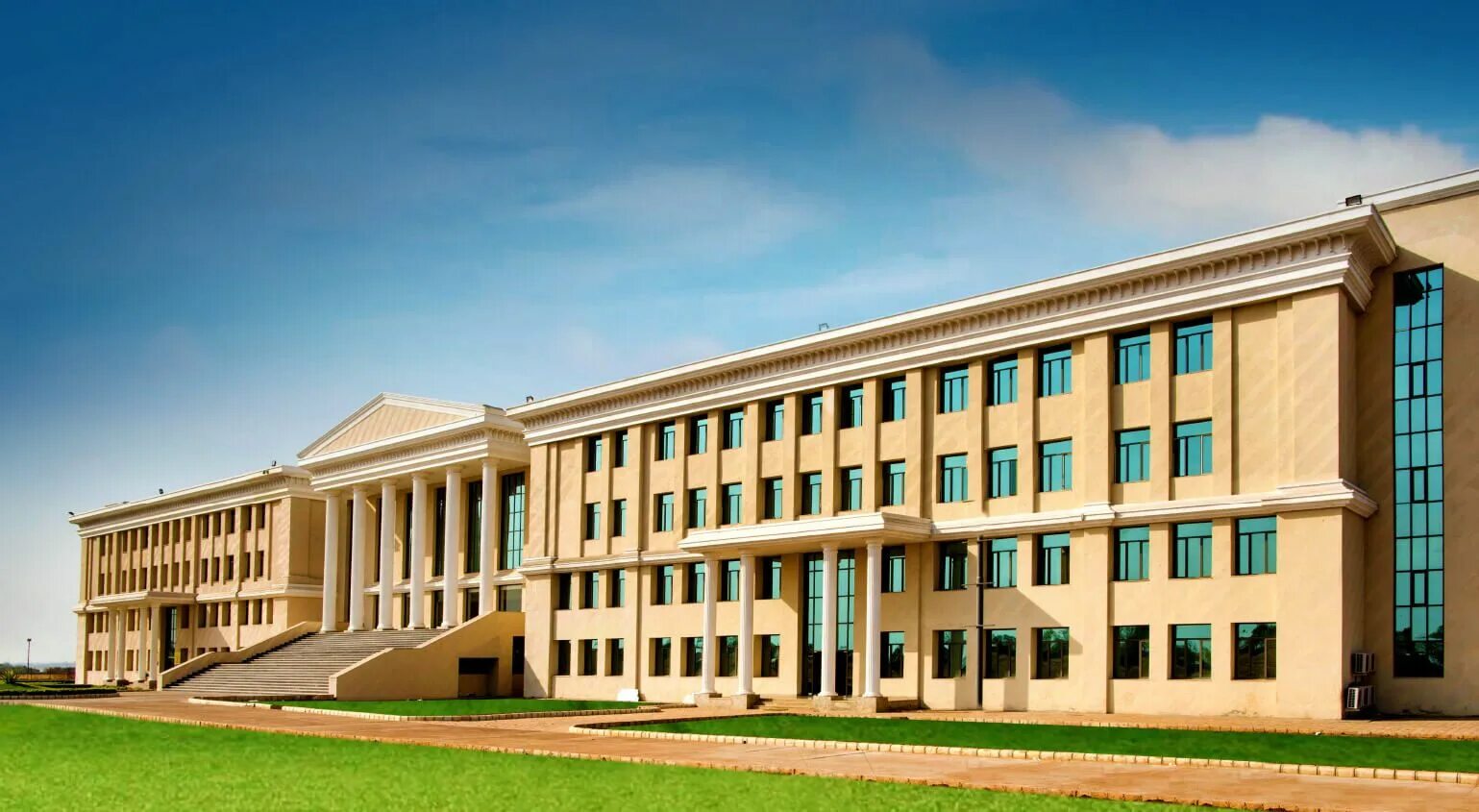 Amity university. Amity universiteti. amity singapore. amity university singapore. amity university in new york.