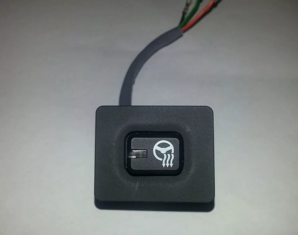 Кнопка обогрева руля. Кнопка обогрева руля. Кнопка противотуманных фар тойота королла 120. Кнопка подогрева руля кашкай. W210 кнопка подогрев руля.