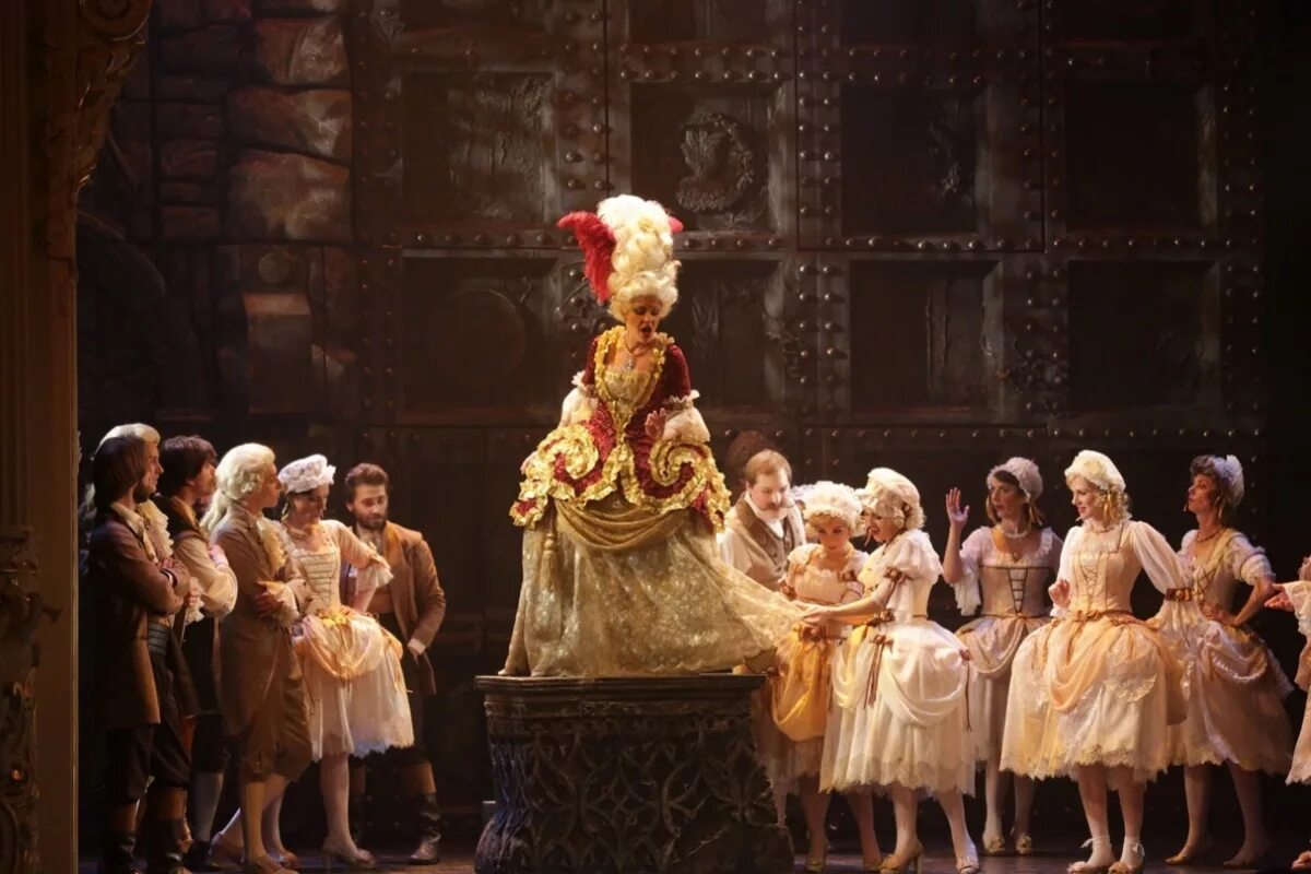 Логотипы театров спб. Камерный музыкальный театр санктъ-петербургъ опера. Афиша театра. Санкт-петербург опера особняк дервиза. Пиковая дама большой театр.