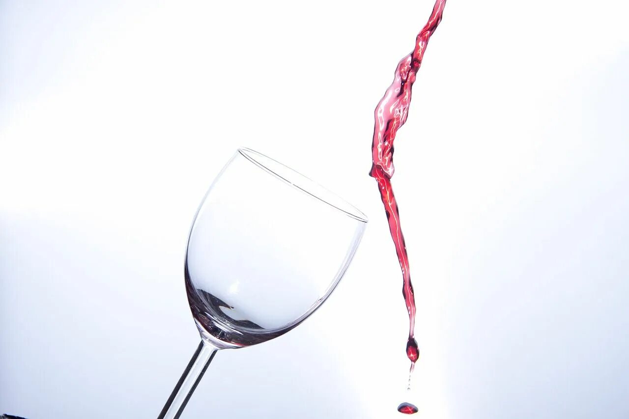 Пустой бокал вина. Пустой бокал вина. Винный бокал пустой. Бокалы riedel extreme cabernet. Пустой бокал вина.