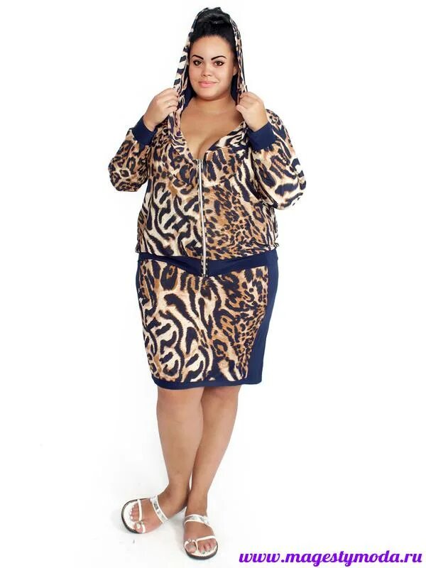 Пышная красавица одежда больших. Тигровые платья для полных. Леопардовое платье большого размера. Леопардовое платье на полных женщинах. Леопардовые платья для полных.