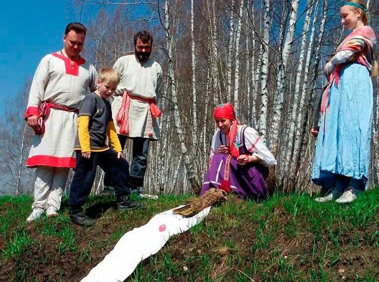 Красная горка фото. Гулянья на красную горку. Красная горка место. Красная горка место. Празднование красной горки.