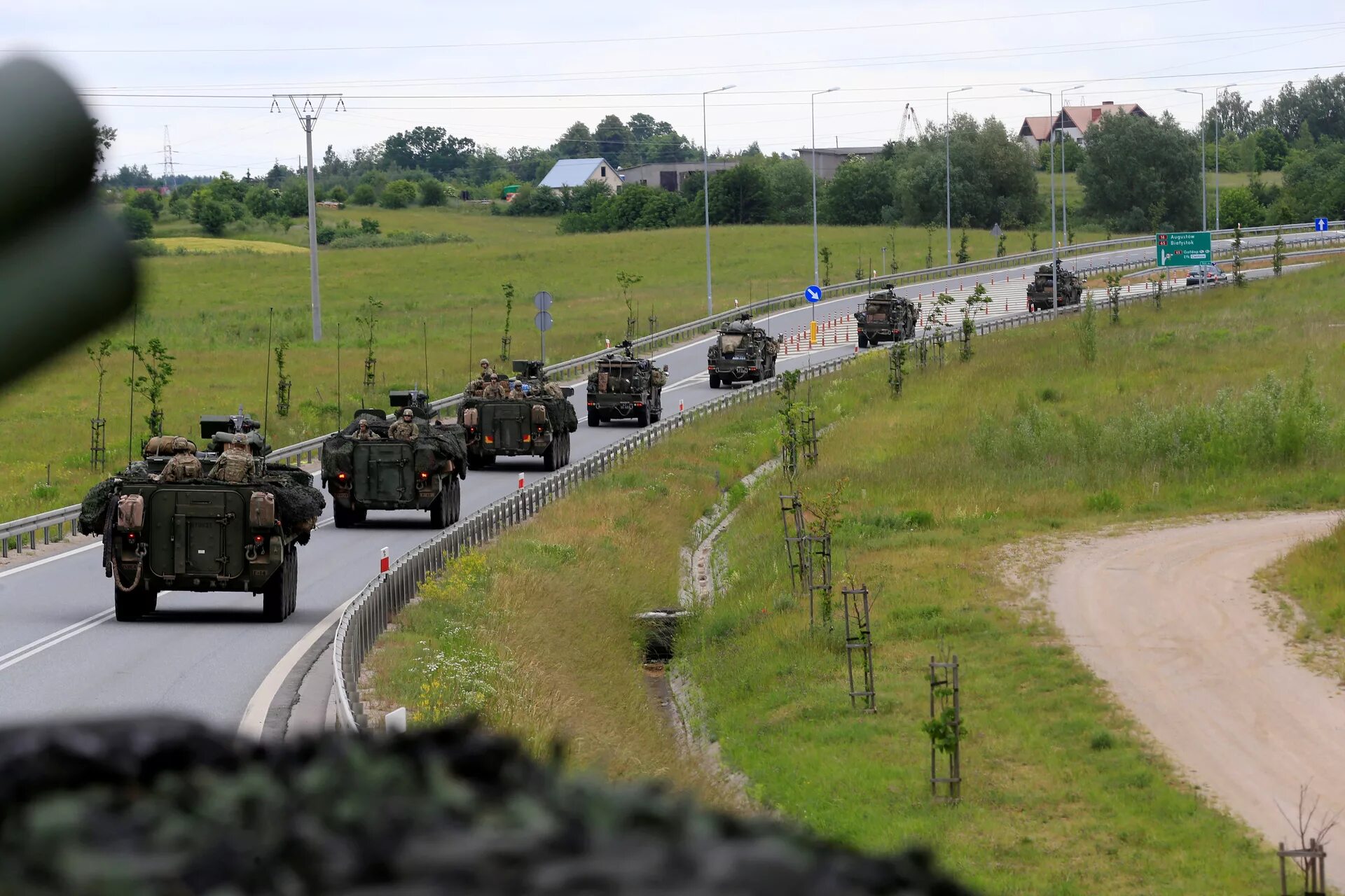 Нато последние новости граница. Граница Польши и Белоруссии войска НАТО. Белорусские войска на границе с Польшей. Военные учения.