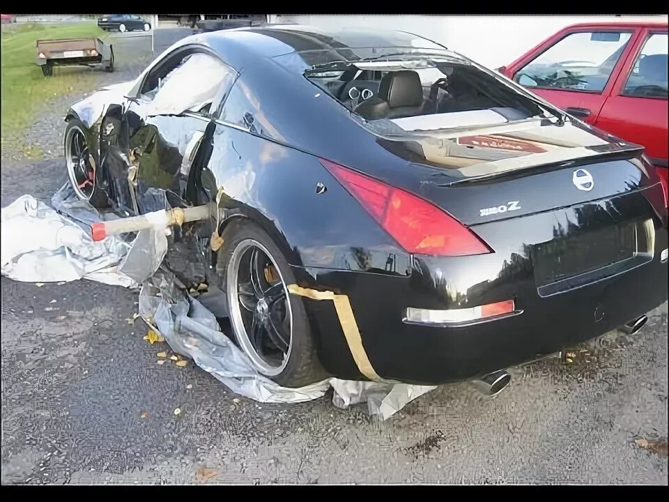 Nissan 350z разбитый. Разбитый Ниссан 350з.