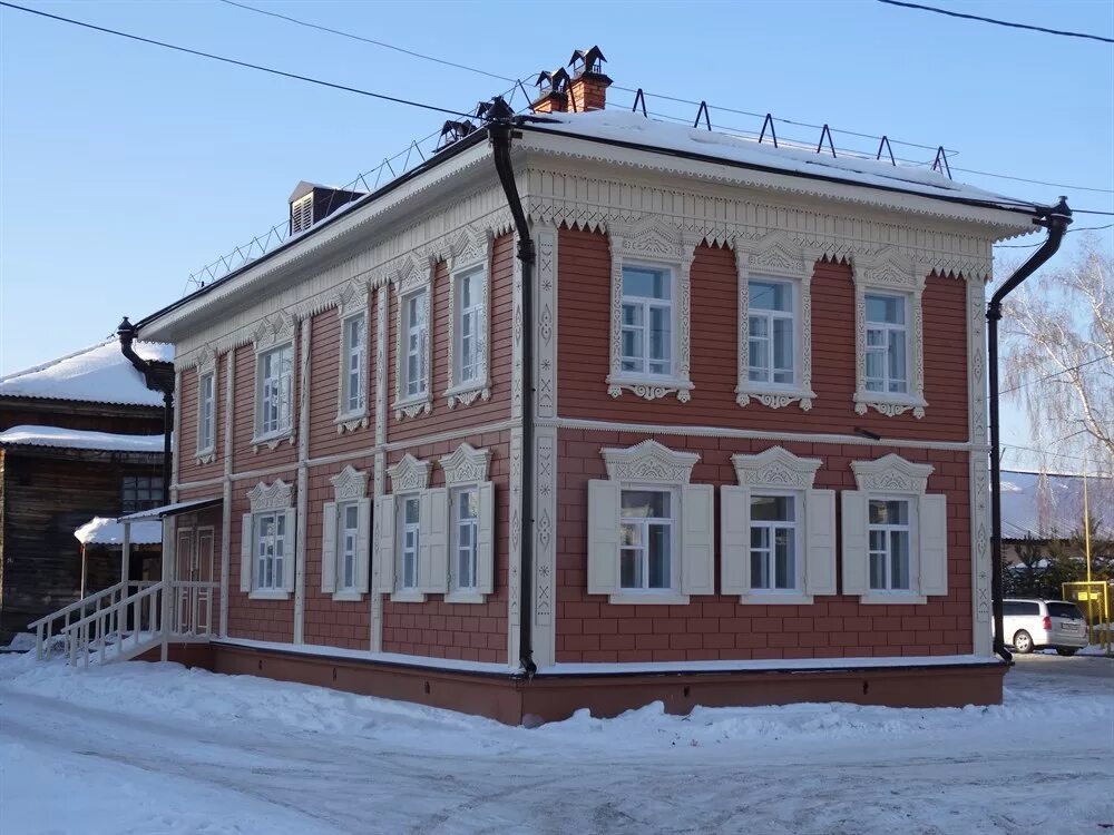 Ли томск. Томские деревянные дома. Отреставрированное деревянное одноэтажное здание. В Сыктывкаре восстановили деревянный дом.