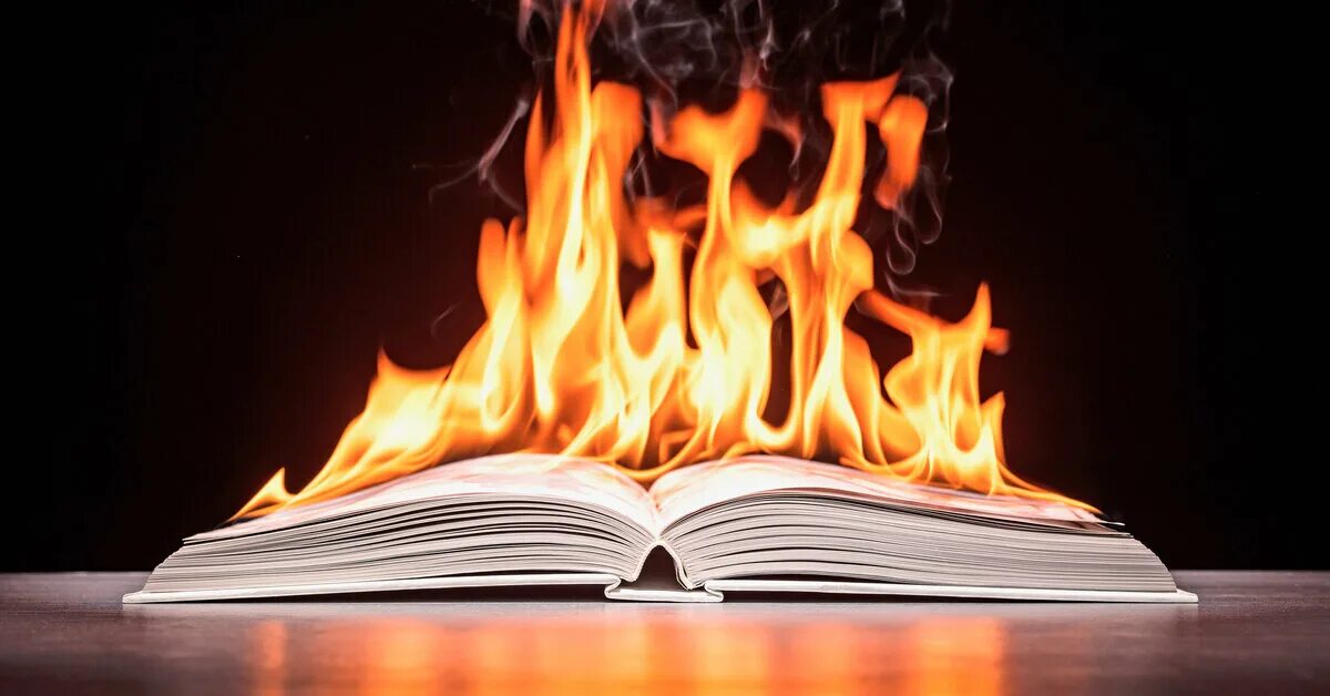 Горящие страницы книги. Горящие книги. Горящие книги. Сожженная бумага. Книга с огнем.