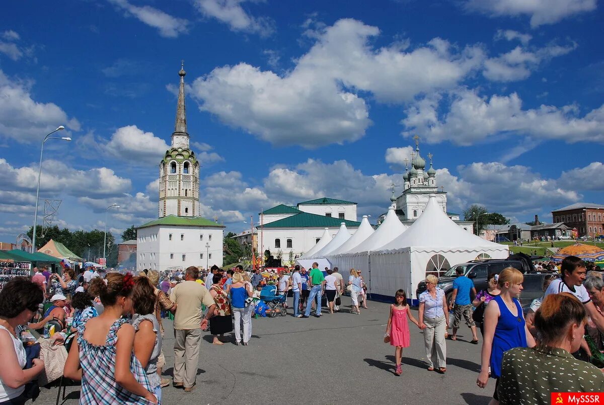 Соликамск большой город. Соликамск Центральная площадь. Воскресенская площадь Соликамск. Соборная площадь в Соликамске. Соликамск современный.