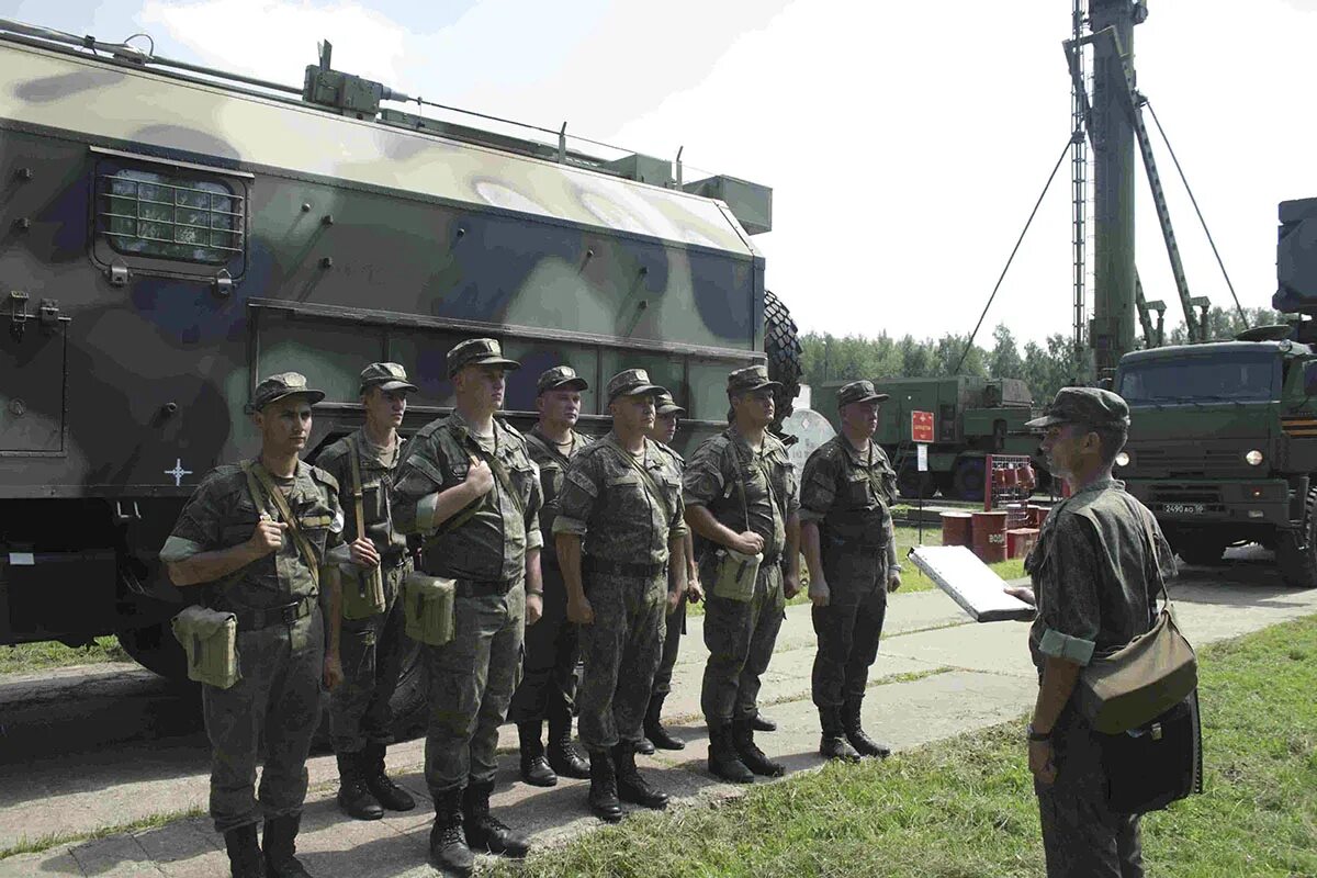 Зенитно ракетные войска вооружены. 42 ЗРП Валдай. Валдай полк зенитно ракетный. 358-Й зенитный ракетный полк Камышин. ЗРВ войска ВКС.