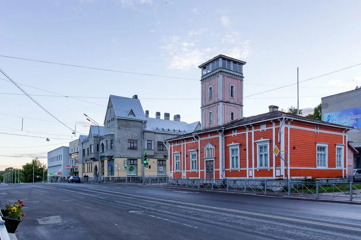 Сортавала ул карельская. Пожарное депо Сортавала. Пожарное депо с каланчой Сортавала. Город Сортавала Карелия. Карелия город Сортавала центр.