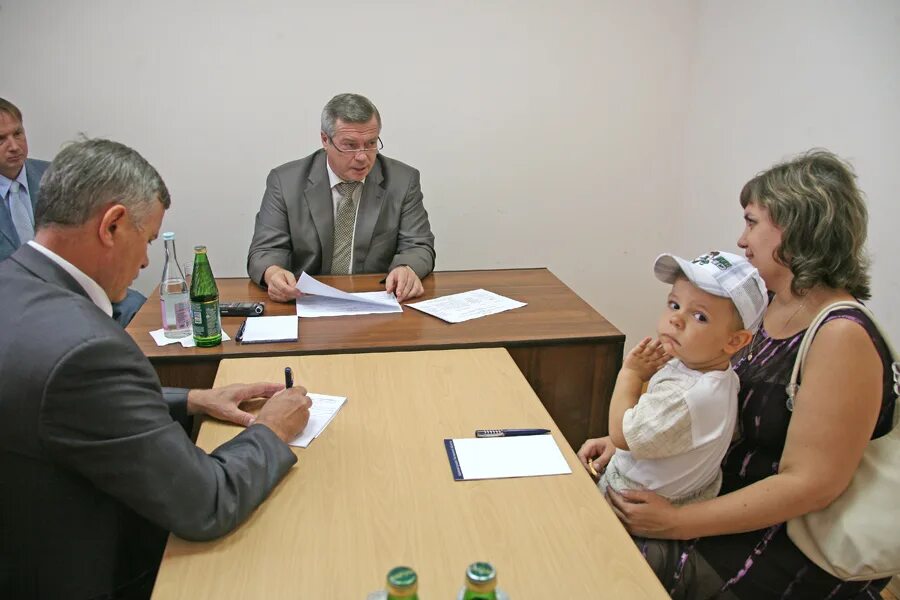 Цимлянск приморский парк 2021. Зао приют цимлянск. Администрация цимлянского района. Ярмарка в цимлянске. Блокнот цимлянск.