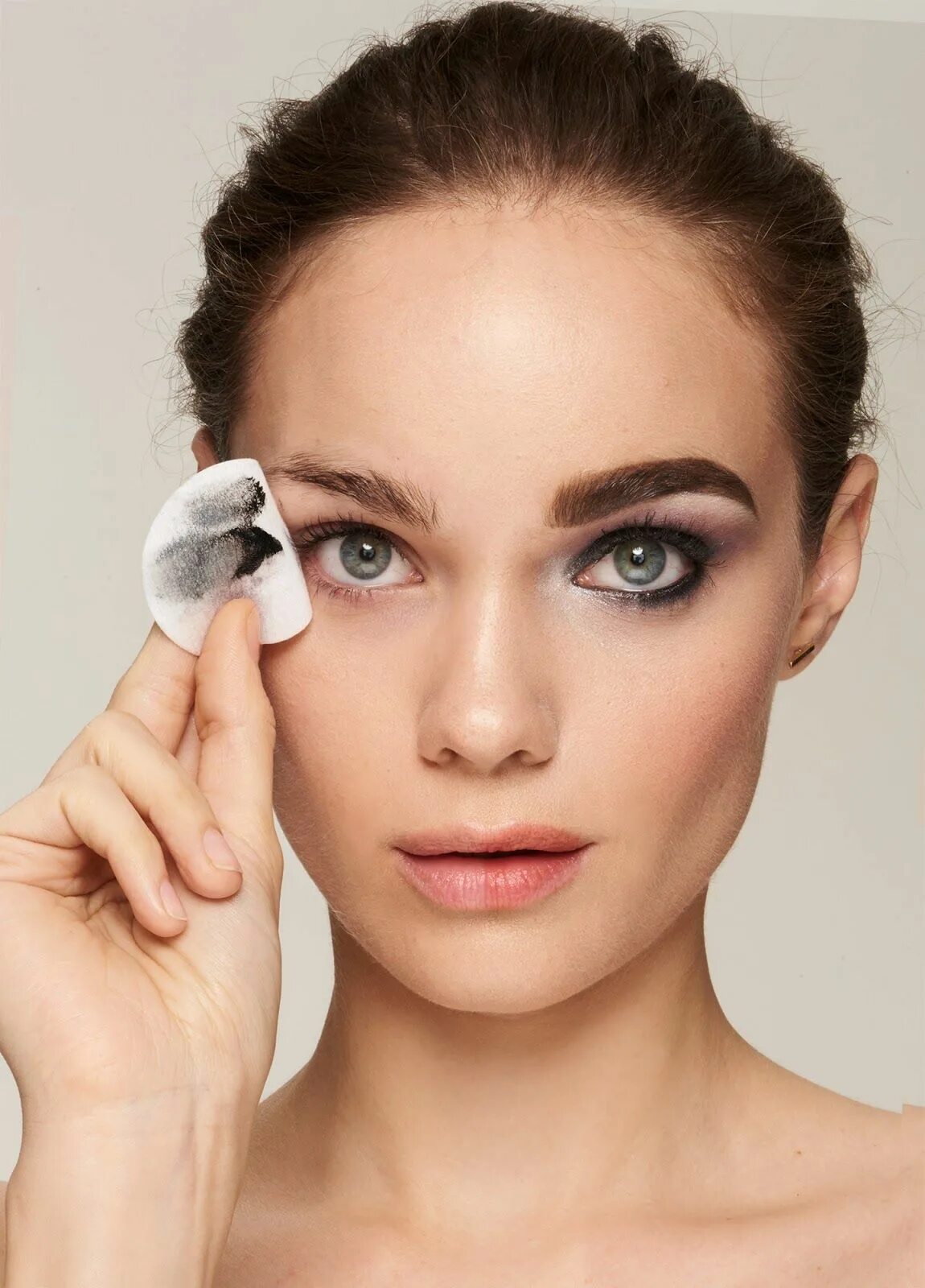 Make up removing