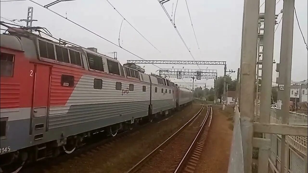 Поезд 461й уфа адлер. Обстрелянный поезд волгоград адлер. Поезд волгоград петербург. Пассажиры в поезде. Волгоград фирменный поезд.