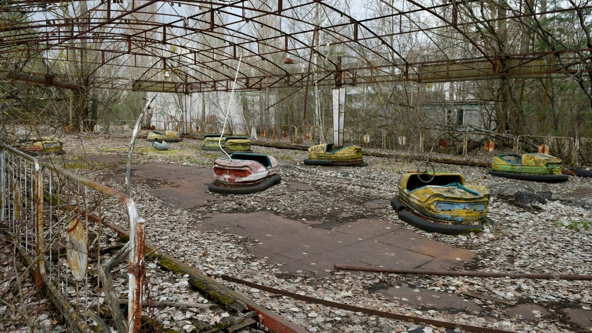 Чернобыль припять сейчас 2025. Зона отчуждения чернобыльской аэс припять. зона отчуждения чернобыль станция припять. припять 2025. припять чаэс 2025.