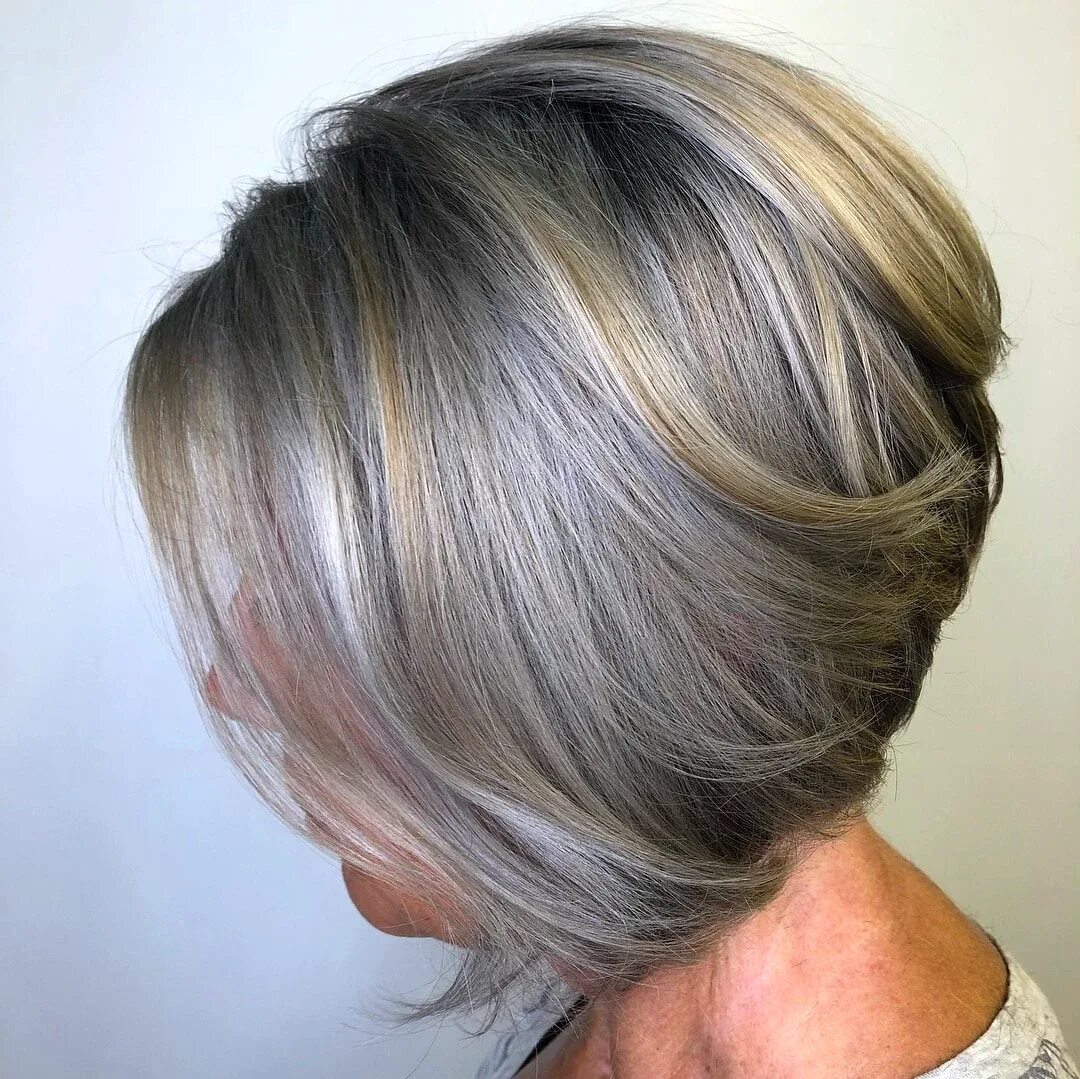 Колорирование на седые волосы. Колорирование пепельно русый. Вуалевая мелирование. Пепельное мелирование на темные волосы 2023. Пепельное колорирование каре.