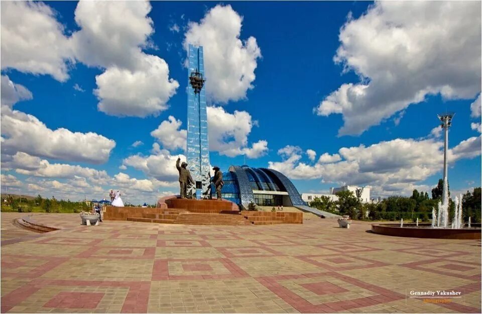 Монумент города Темиртау. Темиртау Карагандинская область. Город Темиртау 2020. Темиртау парк Восток. Г темиртау казахстан