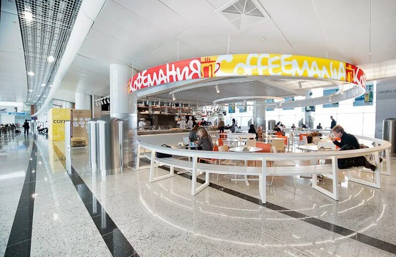 Фудкорт в аэропорту шереметьево. Фуд корт в аэропорту. Фуд корт в аэропорту домодедово. Манас аэропорт футкорд. Гудзон фудкорт.