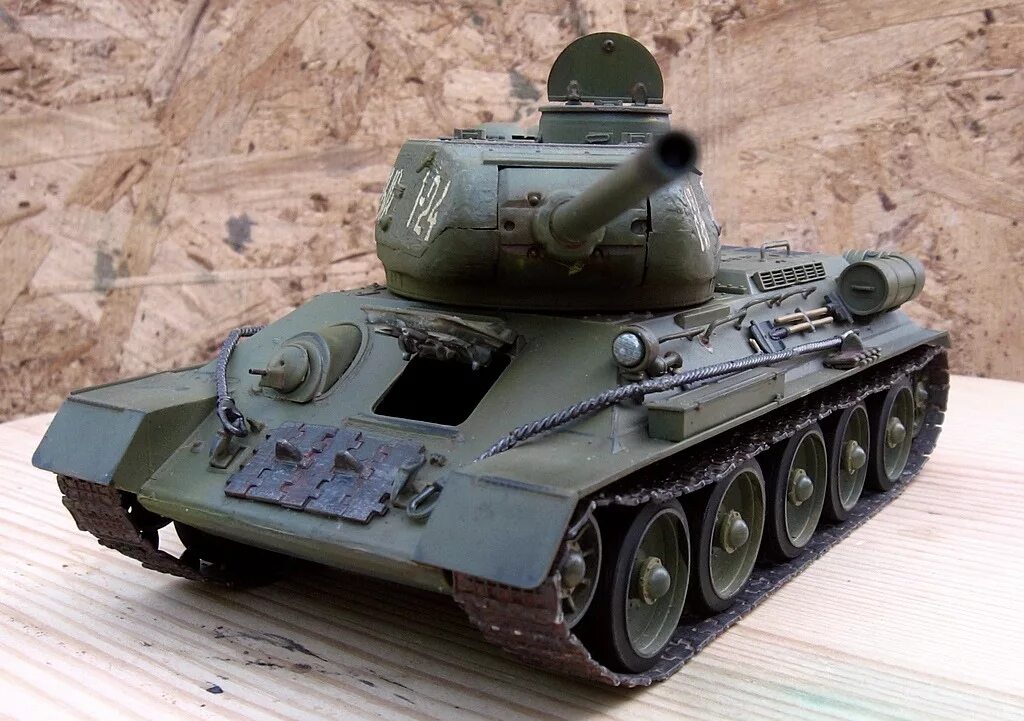 Т 34 для мужчин купить. Т 34 85 электрический. Цвет танка т-34-85. Танк т34 цвет танка. Танк т 34 в цвете.