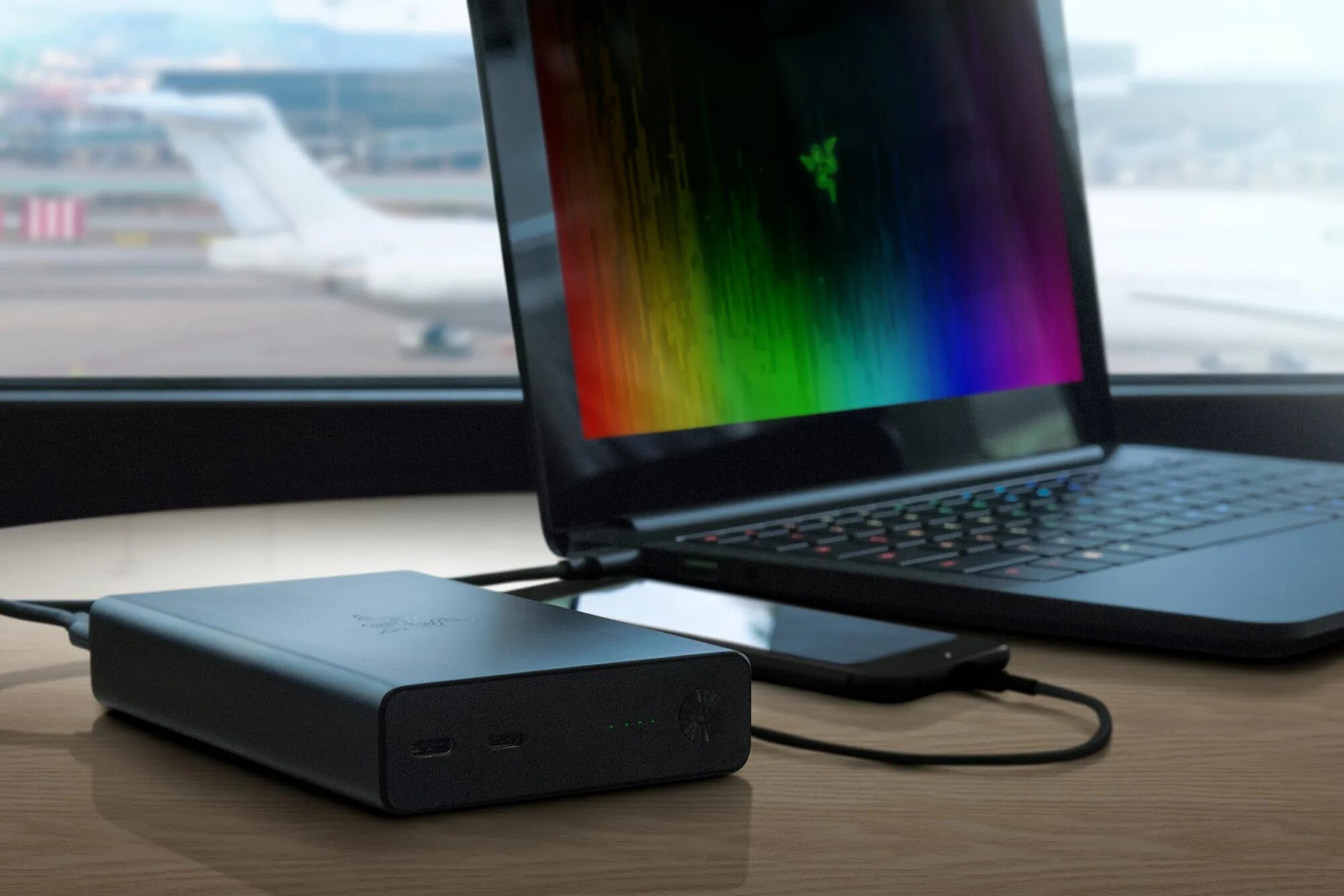Как зарядить ноутбук через power bank. Razer power bank. power bank для ноутбука. портативная зарядка razer. ноутбук от power bank.