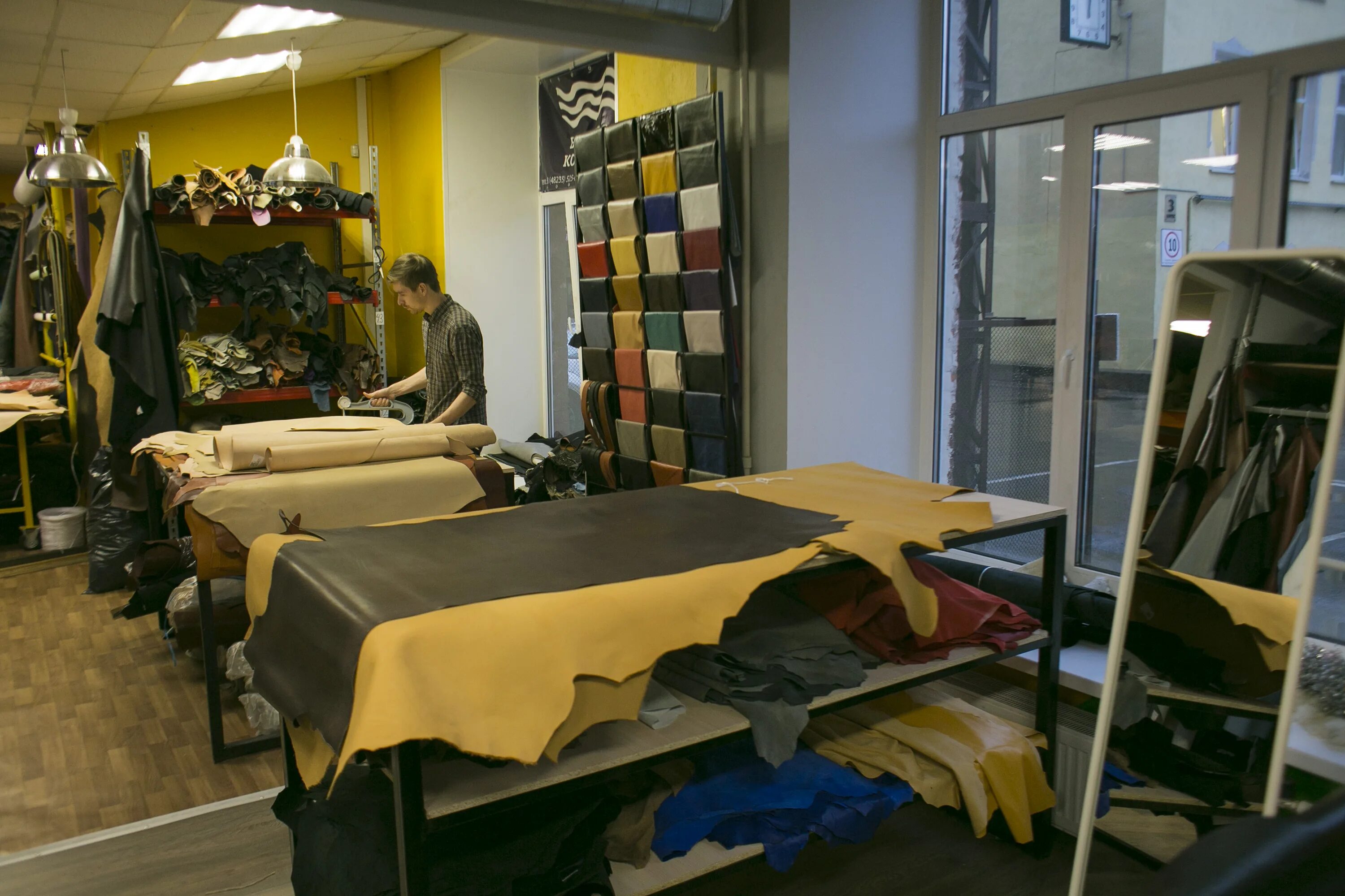 кожа санкт петербург ломаная. тавро кожа. кожевенная 36 краснодар. улица ломаная 11 санкт-петербург. ломаная 11 спб кожа обувь магазин спб.