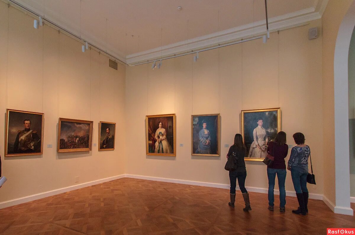 выставка в штабе эрмитажа сейчас. экспозиции главного штаба эрмитаж. выставка в штабе эрмитажа сейчас. портреты из частного собрания санкт-петербурга. главный штаб государственного эрмитажа, санкт-петербург.