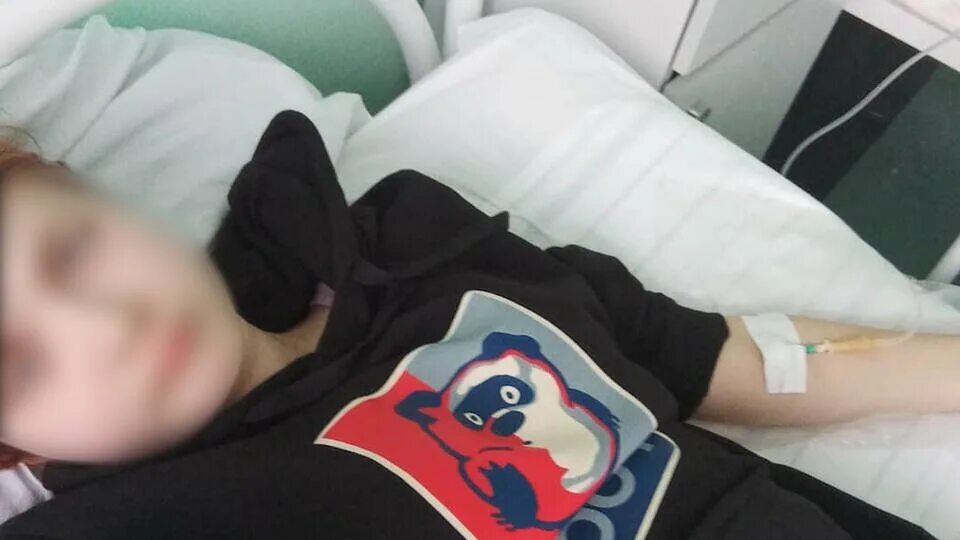 Девушка на больничной койке. Девочка 10 леив больнице. Ангелина разинькова. Дети в больничной палате. Мальчик лет 15 лежит в больнице.