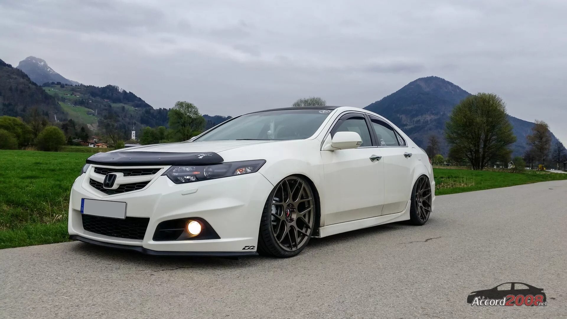 Accord шины. Honda accord 8 белый диски. honda accord 8 hre. диски к18 honda accord 8. honda accord 8 r18.