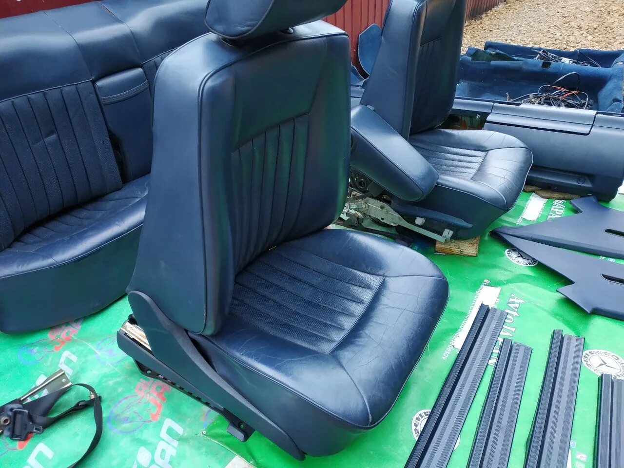 Перешив сидений мерседес 124. Салон кожа mercedes 124. Сиденья мерседес 124. Сидения w124 500. Сидения 124.
