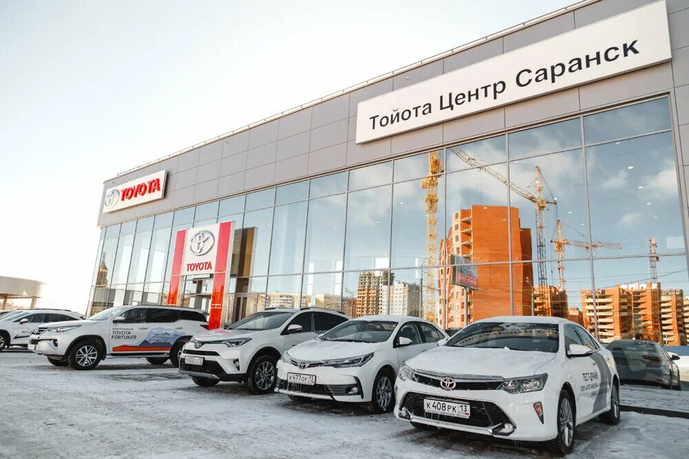 Автосалон Toyota. Магазин Тойота. Тойота дилер.