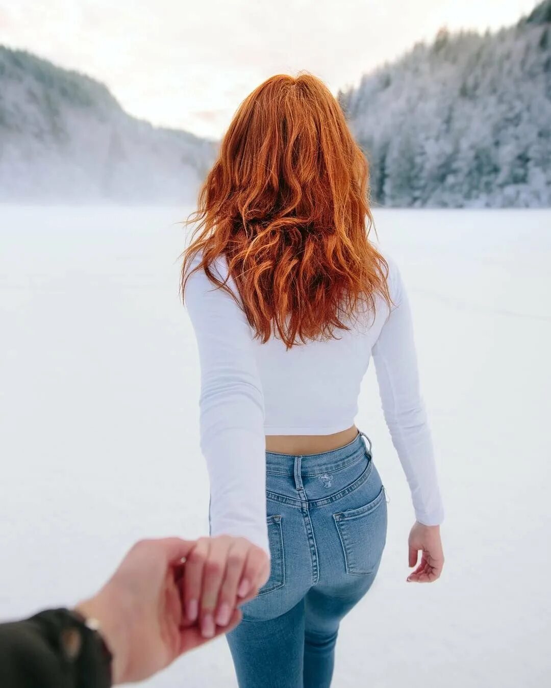 Картинки рыжих девушек спины. Рыжеволосая женщина со спины. Картинки рыжих девушек спины. Рыжие волосы со спины. Девушка с рыжими волосами сзади.