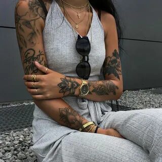 Красивый женский рукав