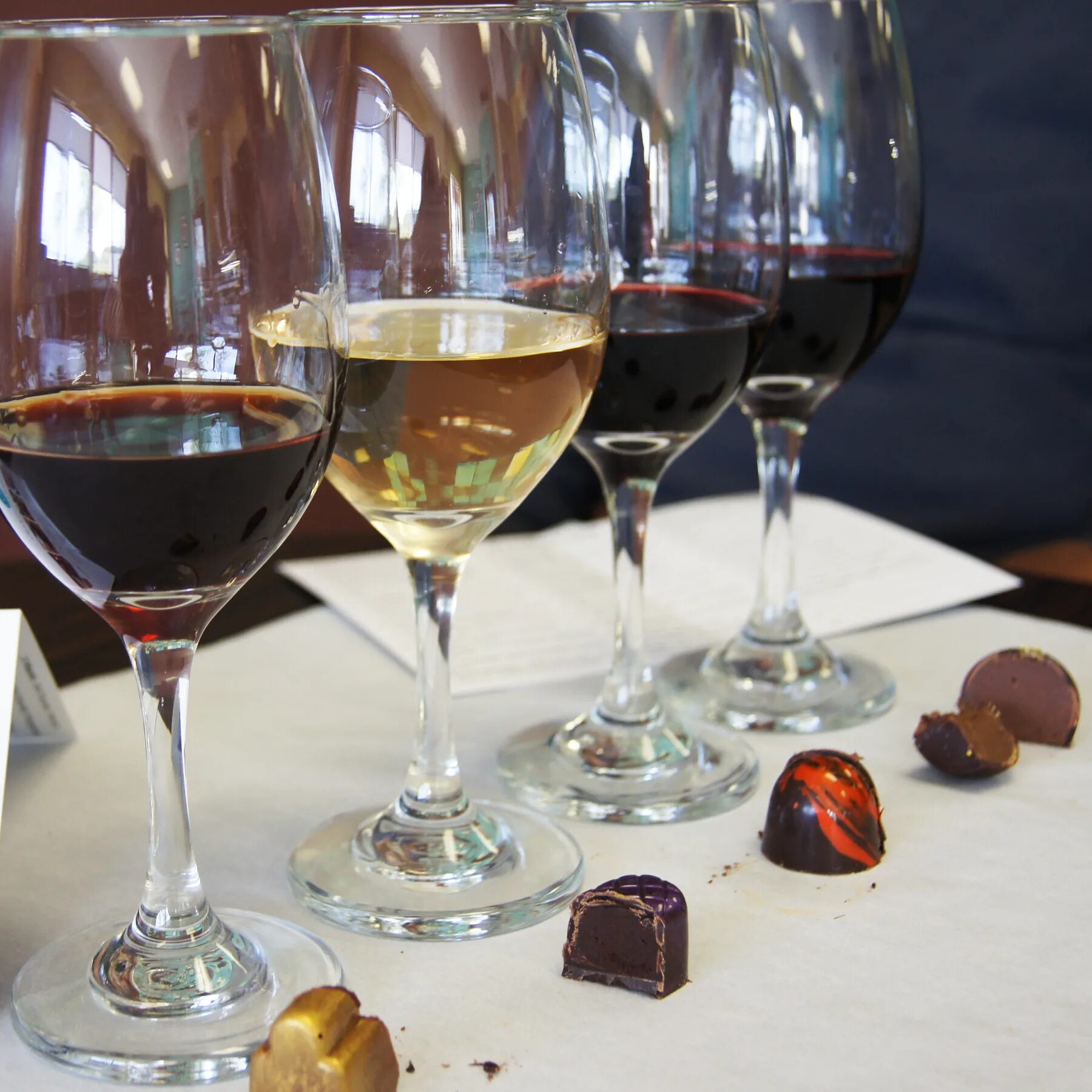 Коробка конфет трюфели. Конфеты трюфель chocolat mathez малина. Конфеты трюфель бабаевский. Трюфель французский со вкусом шоколада 175 гр миешко. Трюфель с вином.