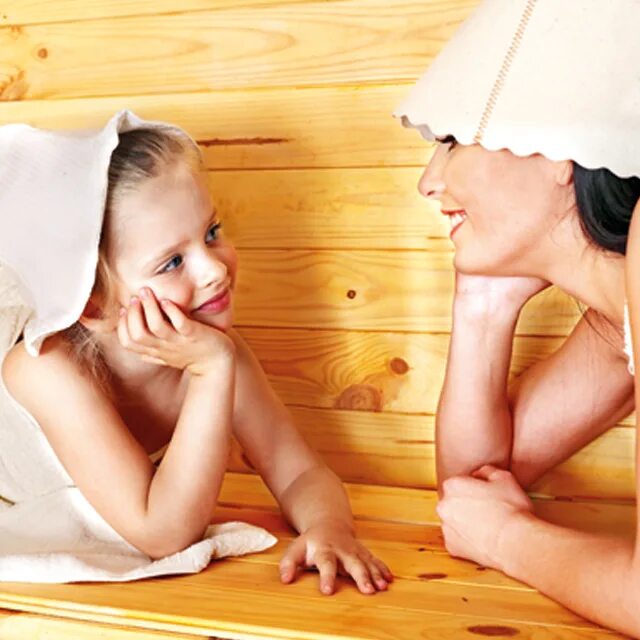 мелкая в бане. молодые девочки в сауне. мелкая в бане. мальчики в бане. две девочки в сауне.