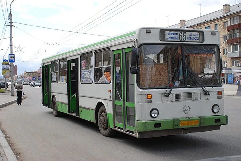 Какая маршрутка ходит туда. Автобус Красноярск. Дачный автобус. Какой автобус туда идет. Автобусы города Горького.