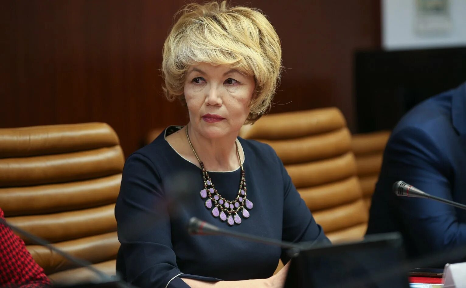 оюн дина ивановна. сенатор сф оюн. дина оюн сенатор. оюн дина ивановна. дина оюн госдума.