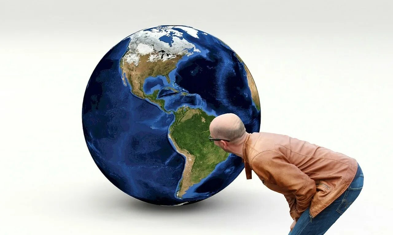 Люди земного шара. Люди на земном шаре. Человек с глобусом. Человечество на земном шаре. Земной шар география.