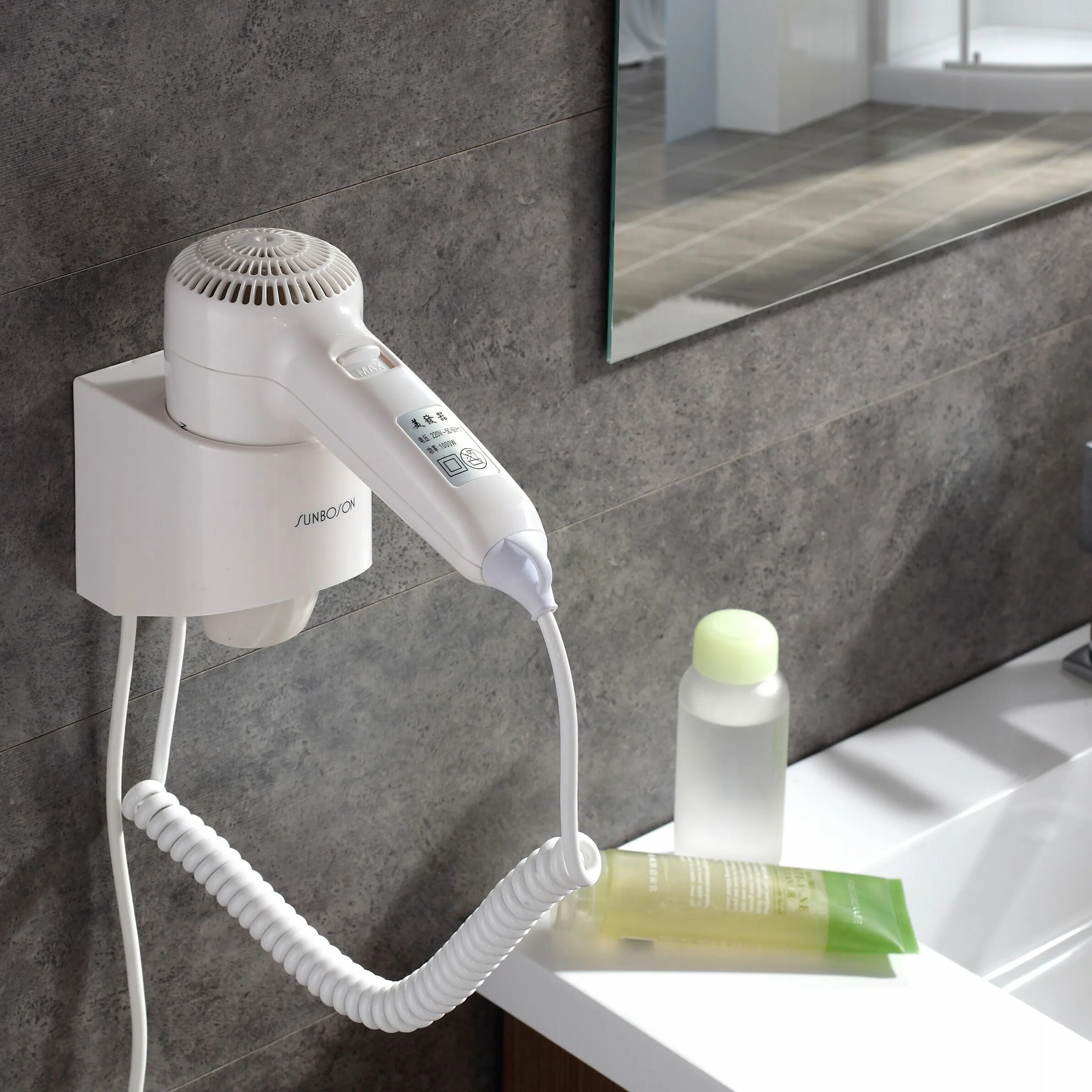 Фен для волос в отель. Фен для гостиницы настенный. Настенный фен в интерьере. Есть ли в отелях фен. Фен в гостинице.