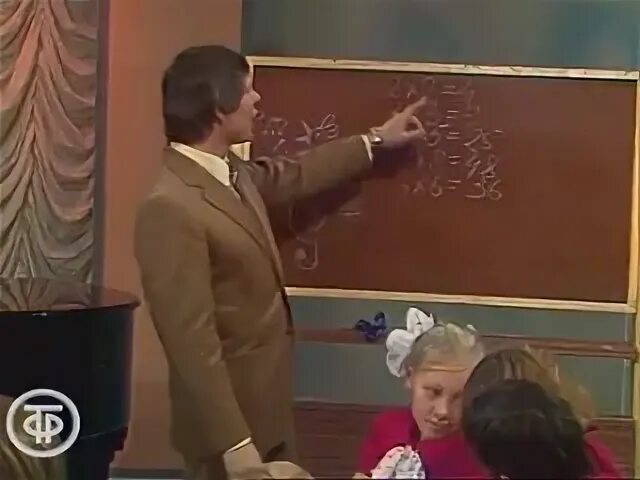 Хиль учат в школе