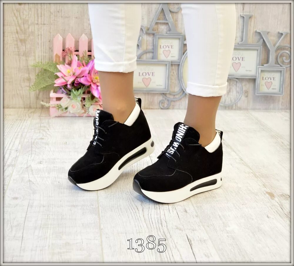 Красивые кеды женские. Кроссовки в цветочек. Красавки модные черные. Черные женские кеды замша. Pull & bear кросовки мужские.