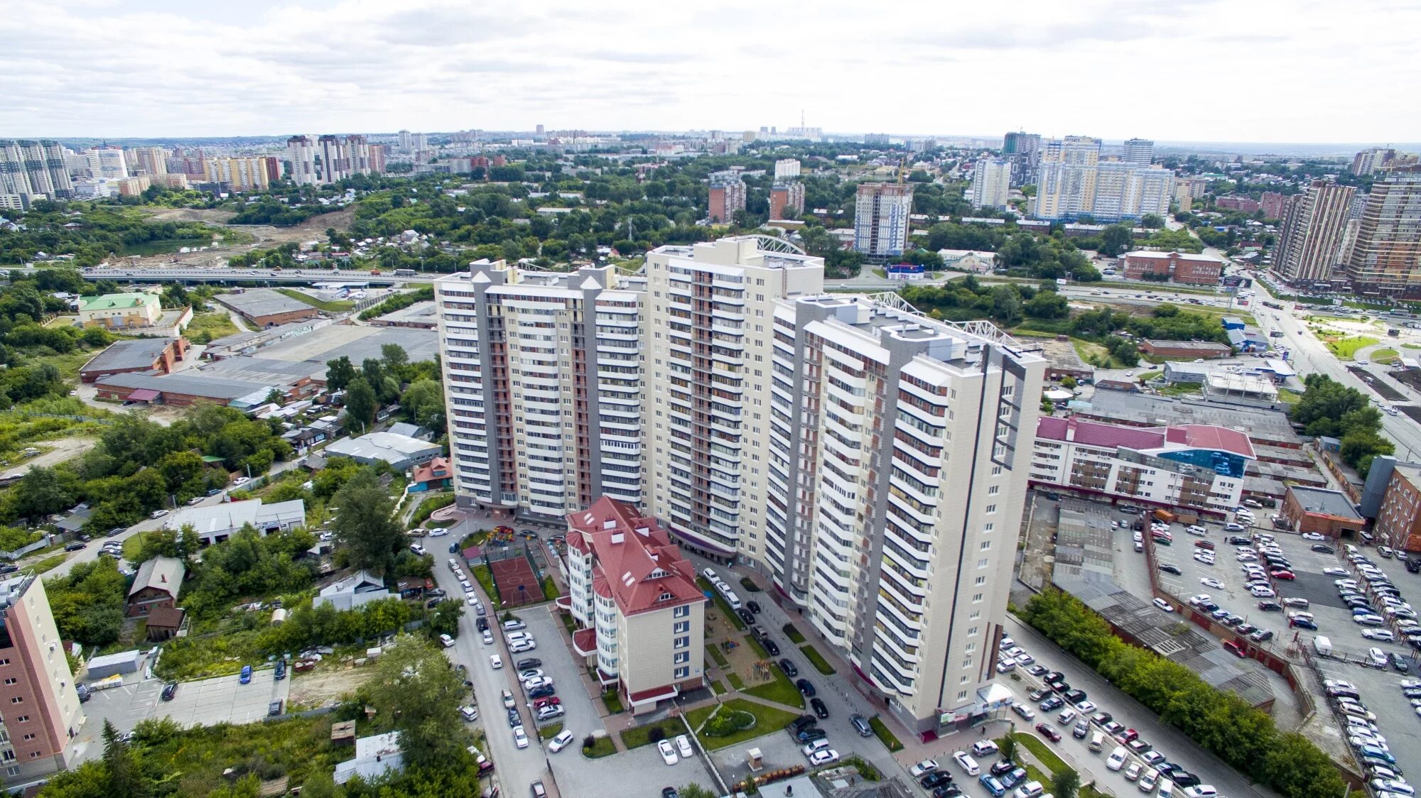 Орджоникидзе 47 новосибирск. ЖК родонит Новосибирск. Новосибирск улица Орджоникидзе 47. Ул. Орджоникидзе, 47. Ул Орджоникидзе 47 Новосибирск фото.