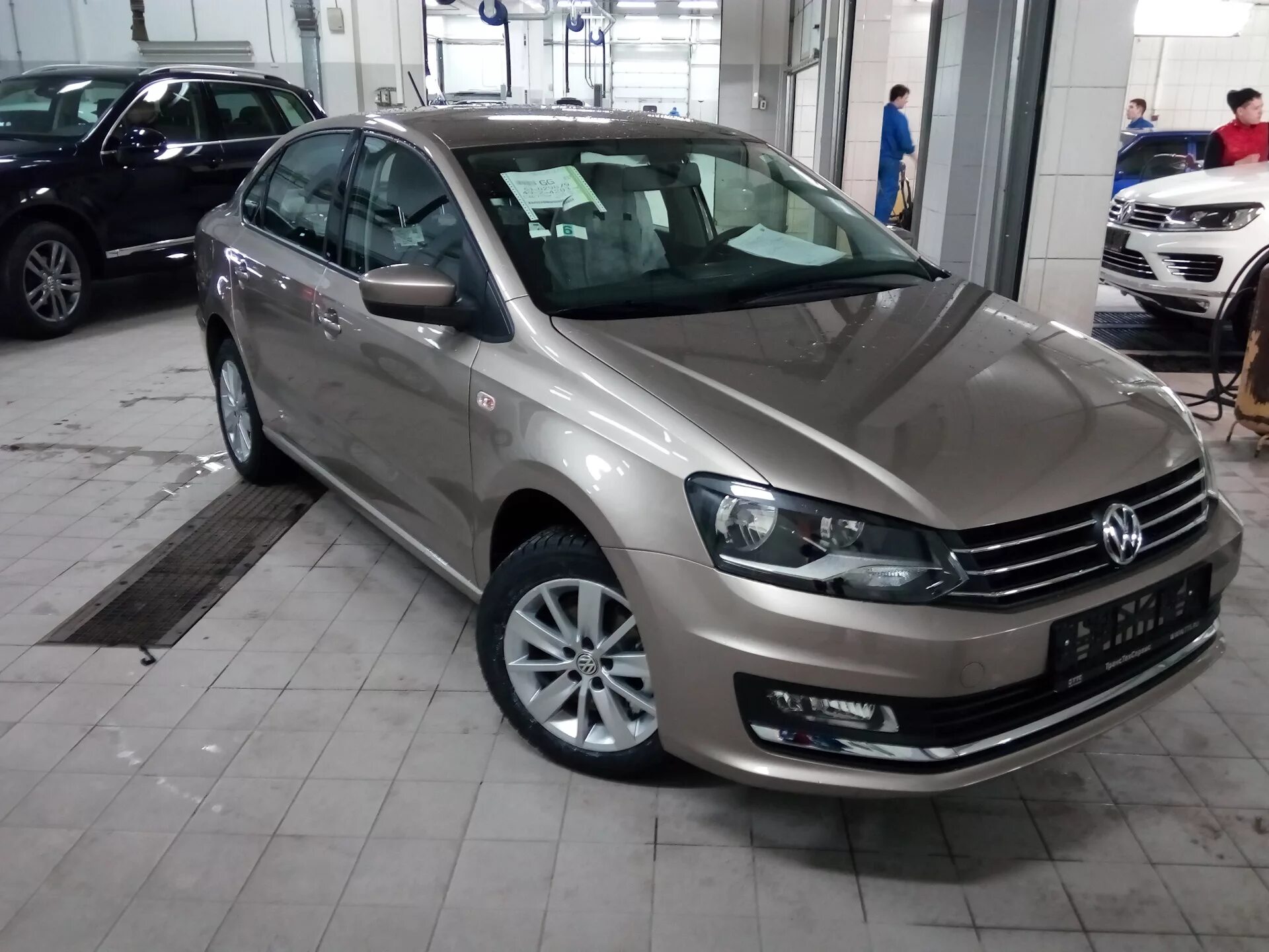 Vw polo отзывы. Volkswagen Polo sedan 1. Polo sedan 1.4 TSI DSG. Polo sedan 1.4 TSI DSG салон. WS Polo 1 4 2016.