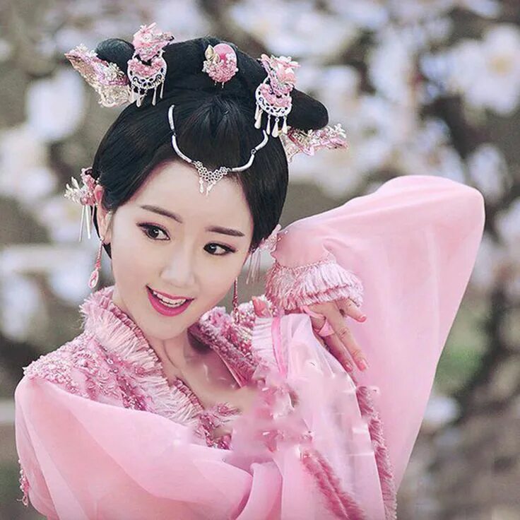 Китайские принцессы. Принцесса Китая. Китайские рицесы. Японская принцесса. Китайские прически Ханьфу.