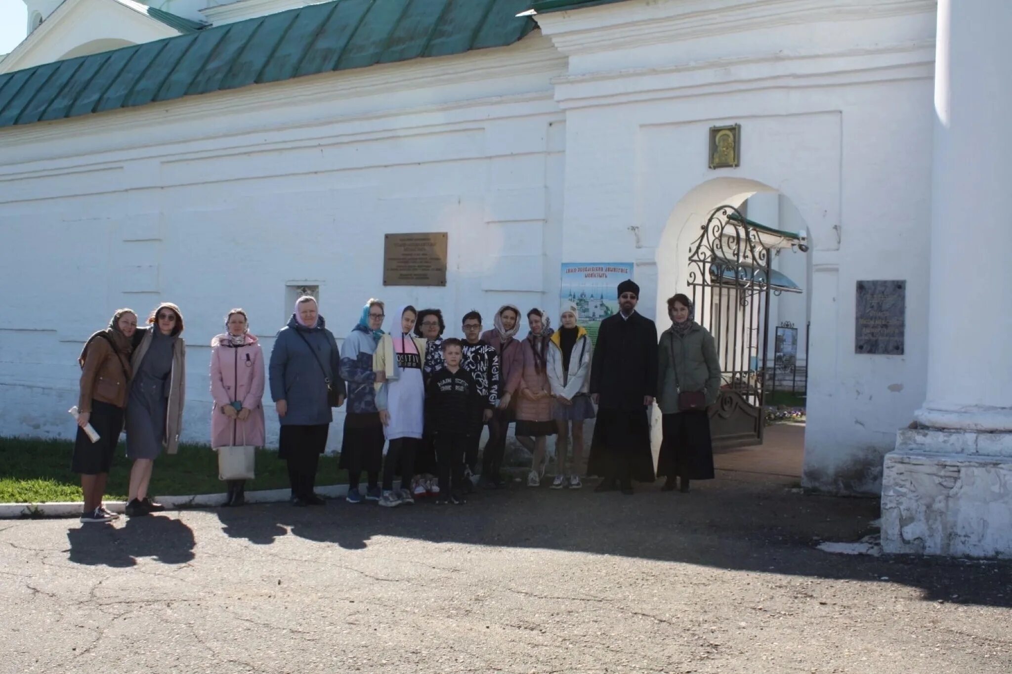 Службы в яковлевской церкви. Архиерейская служба монастырь. Томаровский храм казанской. Архиерейская служба в храме князя владимира в перово. Службы в яковлевской церкви.