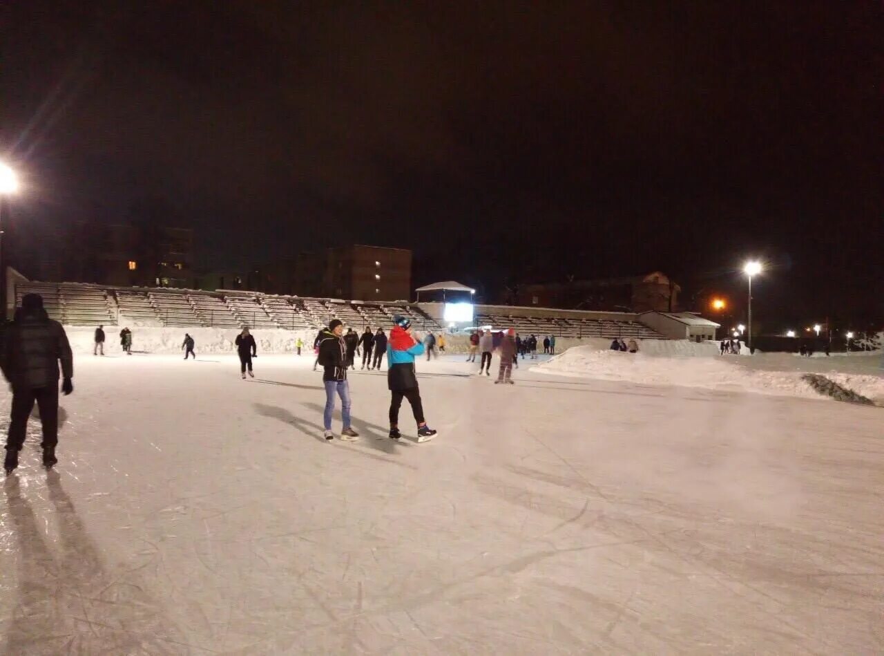 Работают ли катки в феврале. Каток Юность Брянск. Каток на Кургане в Брянске. Каток Юность Брянск Фокинский район.