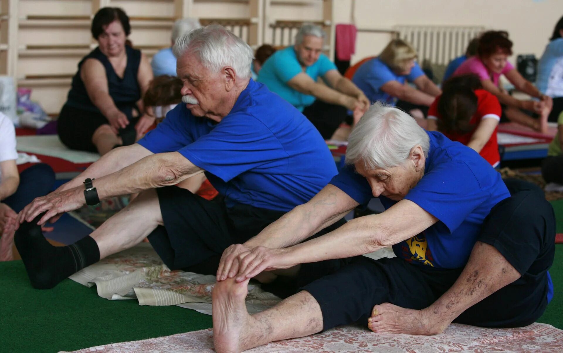 Престарелые кропоткин. Физкультура для пожилых. Пожилые люди спорт. Зарядка для пожилых. Гимнастика для пенсионеров.