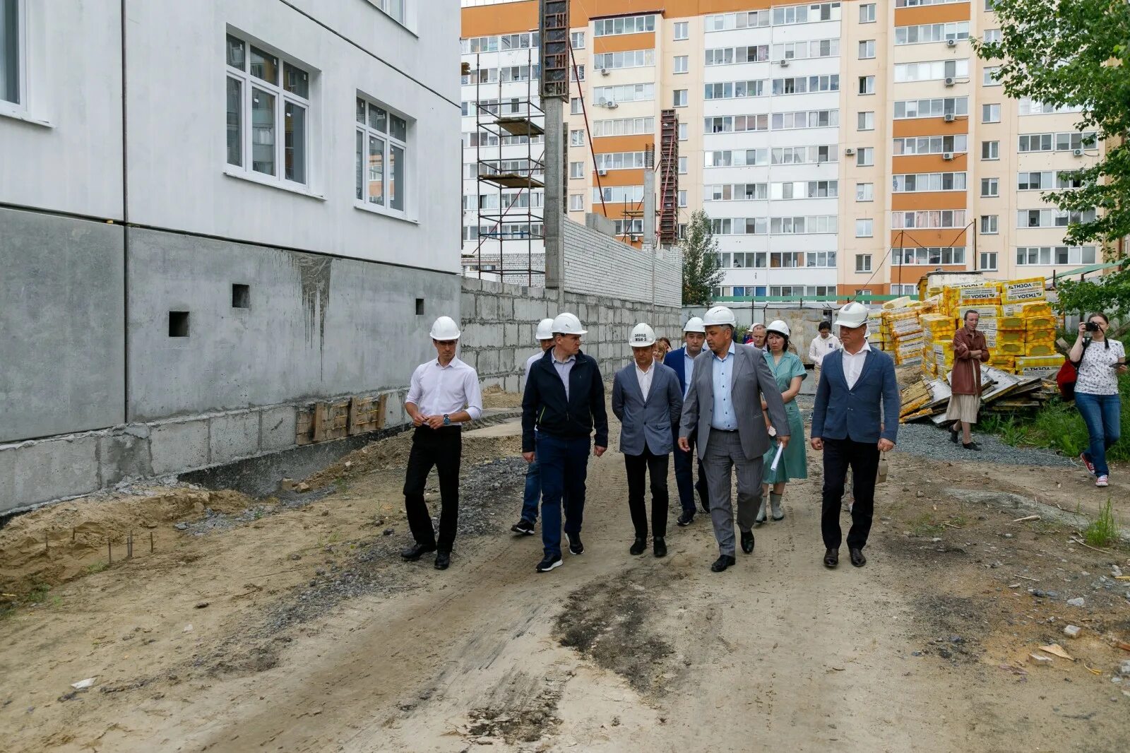 Строительство школы тюмень. Строительство микрорайона. мкр тура тюмень. строительство школы на западносибирская лесобаза. строительство школы в новосаратовке.