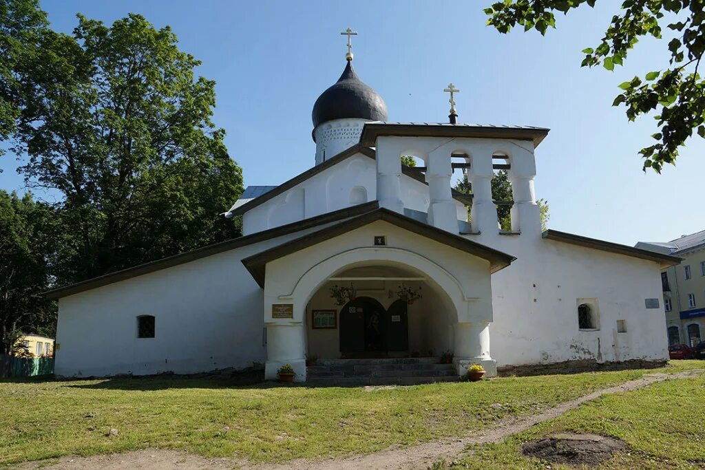 Церкви 13 14 века. Церковь Воскресения со Стадища Псков. Церковь Воскресения Христова со Стадища. Храм Воскресения Христова Псков. Церковь Вознесения Христова со Стадища Псков.