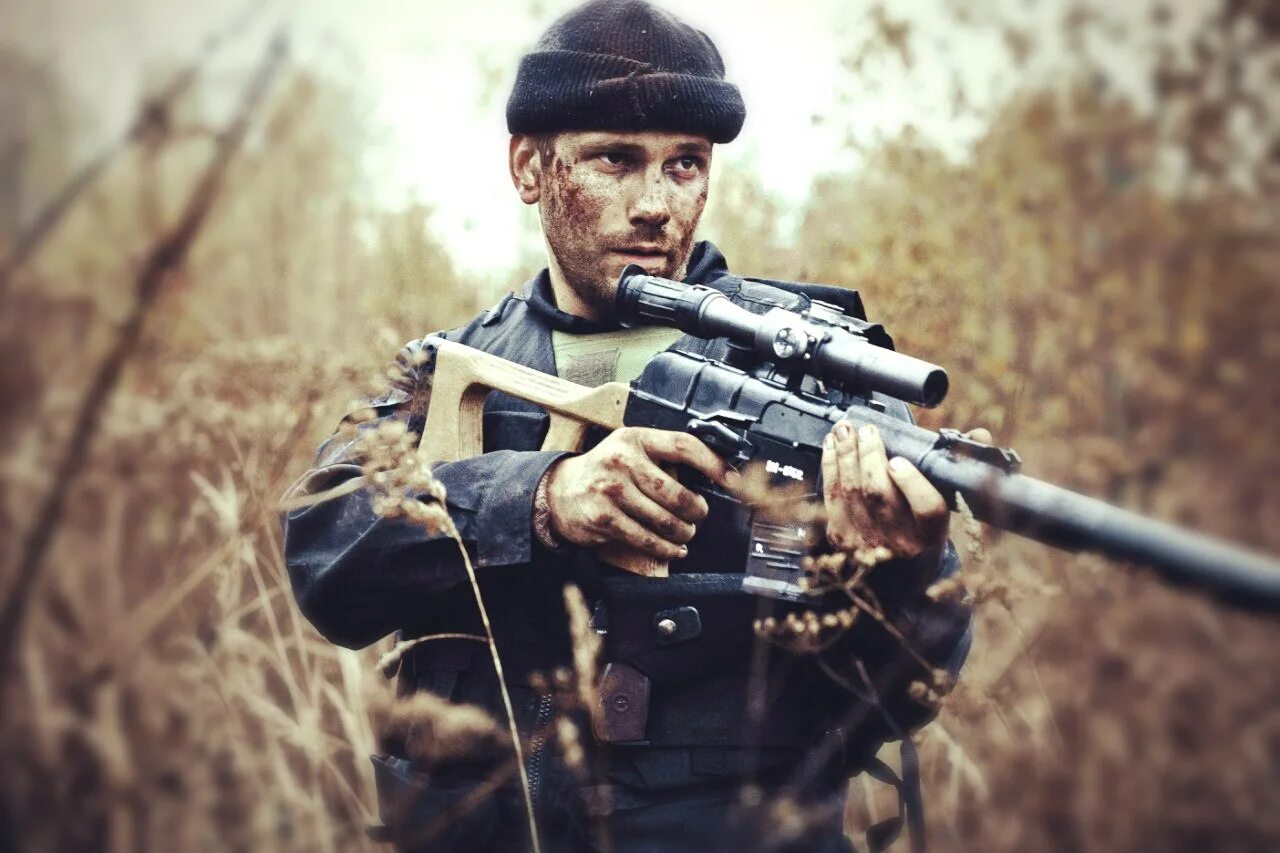 ВСС Винторез спецназ. Снайпер с ВИНТОРЕЗОМ. ВСС Винторез в Чечне. Солдат с ВИНТОРЕЗОМ. Какой звук привлек разведчиков нашедших спящего мальчика