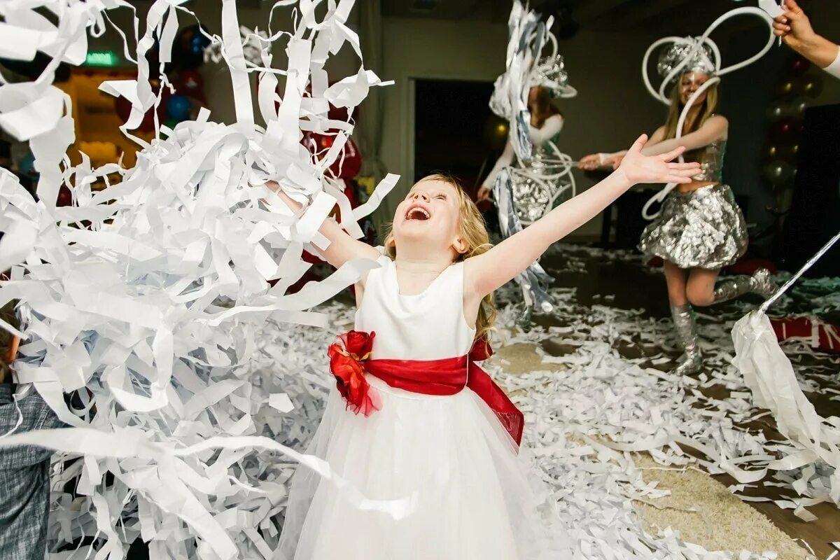 Детское бумажное шоу. Бумажная дискотека для детей. Бумага для бумажного шоу. Бумажное шоу на детский праздник. Бумажное шоу на детский праздник.