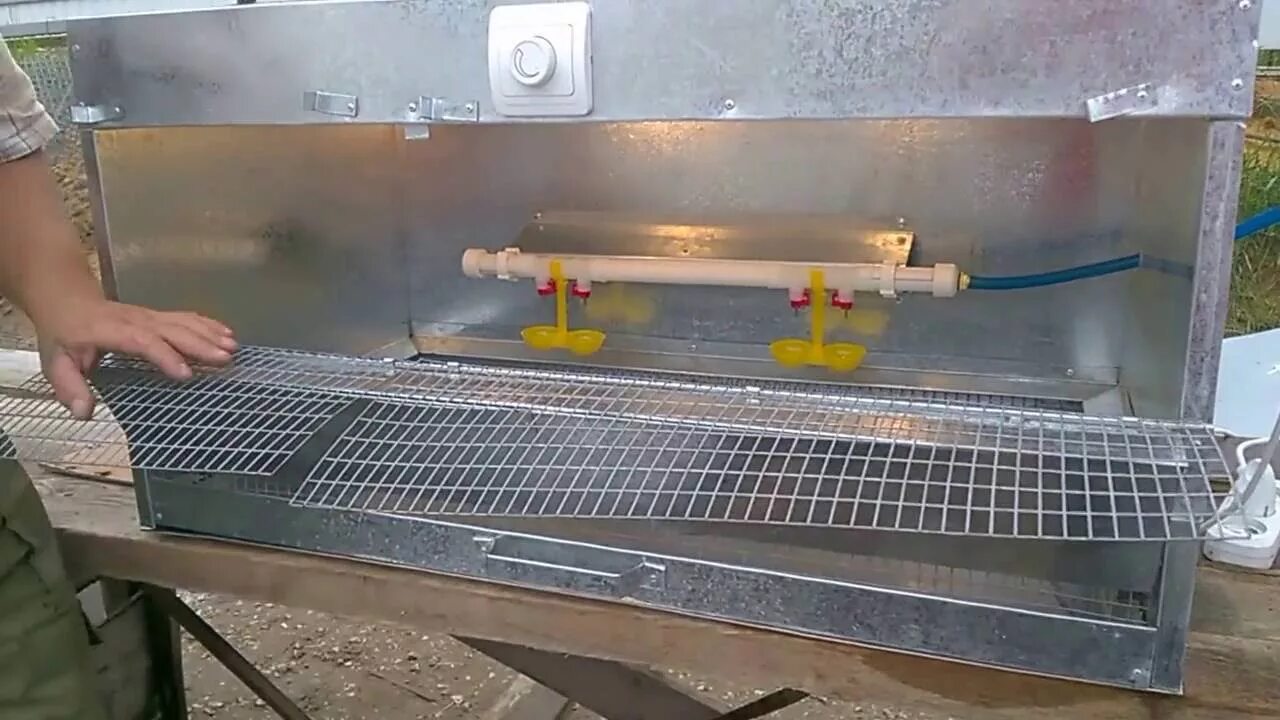 Какое устройство используется для подъема брудера
